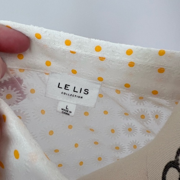 Le Lis White and Yellow Daisy Button-Up Blouse Stitch Fix - Picture 7 of 7
